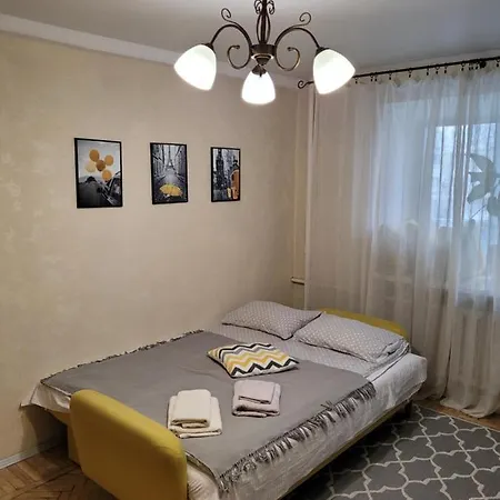 Apartment Sunflower Near Airport & Railway Station & Center City!