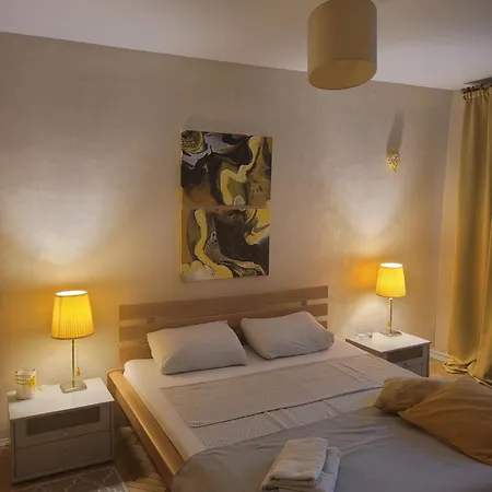 Apartment Sunflower Near Airport & Railway Station & Center City!